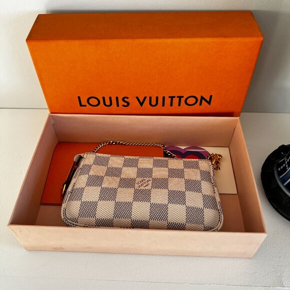 100% AUTHENTIC-2020 Luis Vuitton Damier Azur Mini Pochette Handbag. - Picture 15 of 16